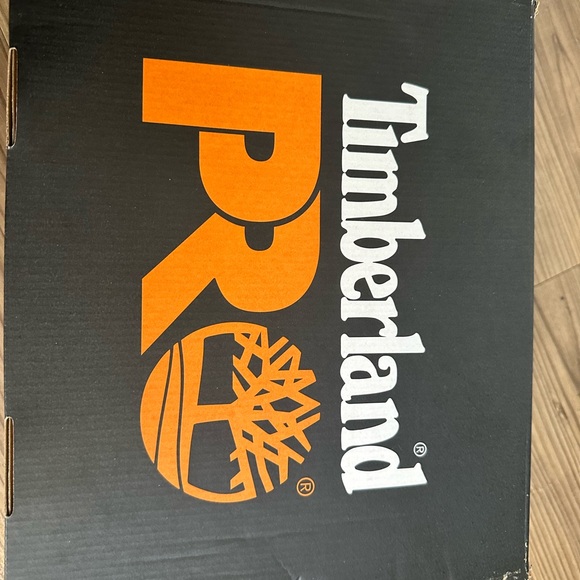 BRAND NEW Timberland boots - Picture 3 of 3